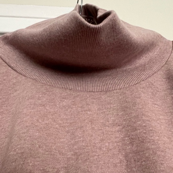 NEW. ALO CLARITY LONG SLEEVE SWEATSHIRT - Picture 9 of 10